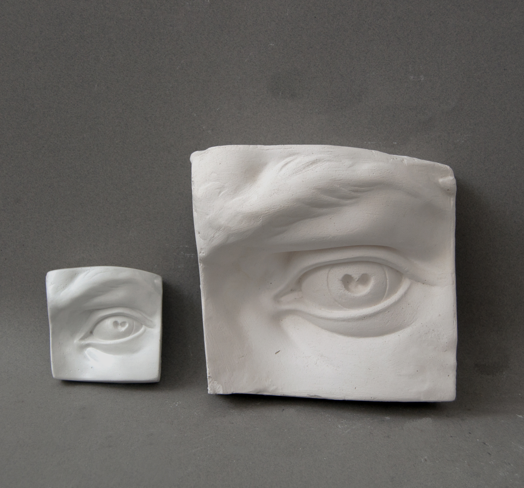 Comparison of the small and big plaster cast of Michelangelos David eye, from the front, used in traditional drawing courses